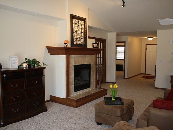 5th image of 4120 Rolling Green Dr