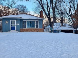 2040 Noble Ave N, Golden Valley, MN 55422