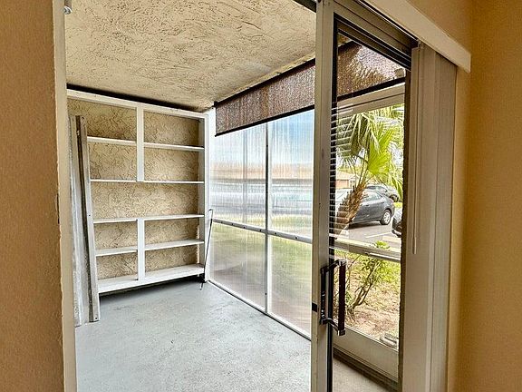 5th image of 1556 SE Royal Green Cir