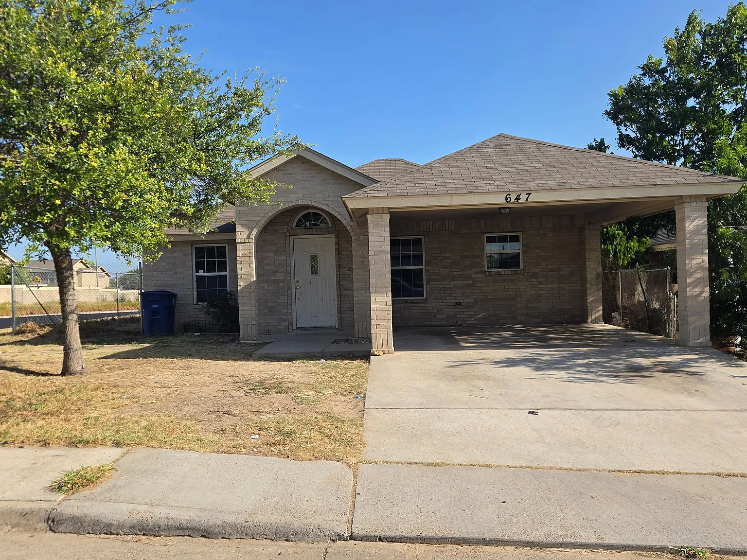 3 bed, 2.0 bath, 1372 sqft, $1,325 — Photo 2