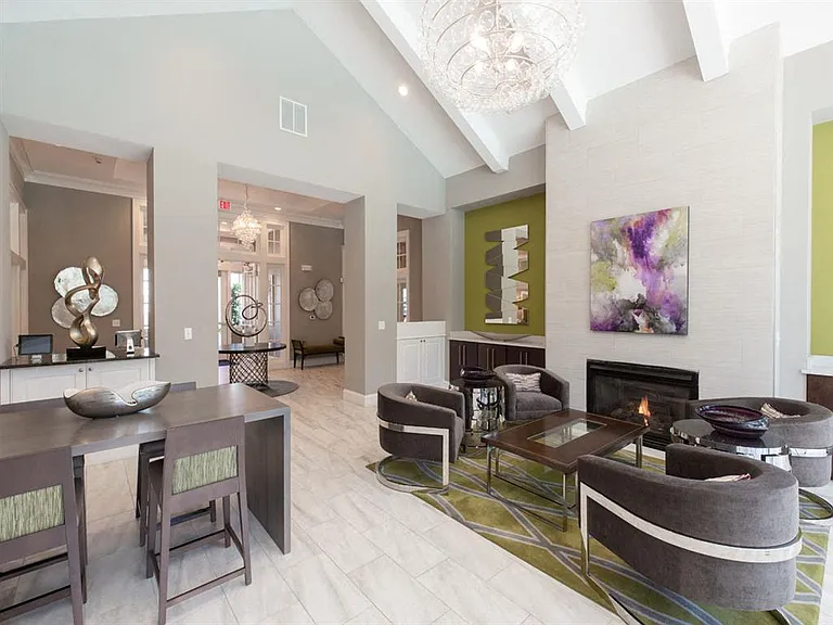Edgewood Apartments — Photo 9