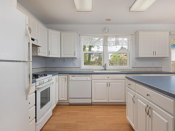 3rd image of 3467 NW Oar Ave
