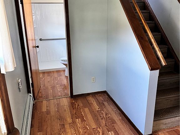 5th image of 94 Oakwood Ave