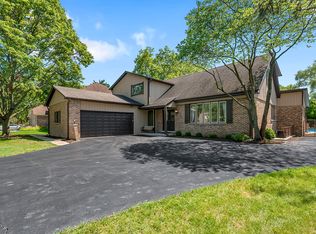 2523 Woodland Dr, Northbrook, IL 60062