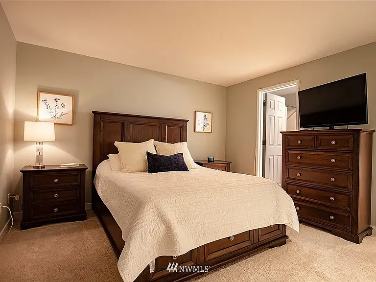6811 SE Cougar Mountain Way — Photo 7