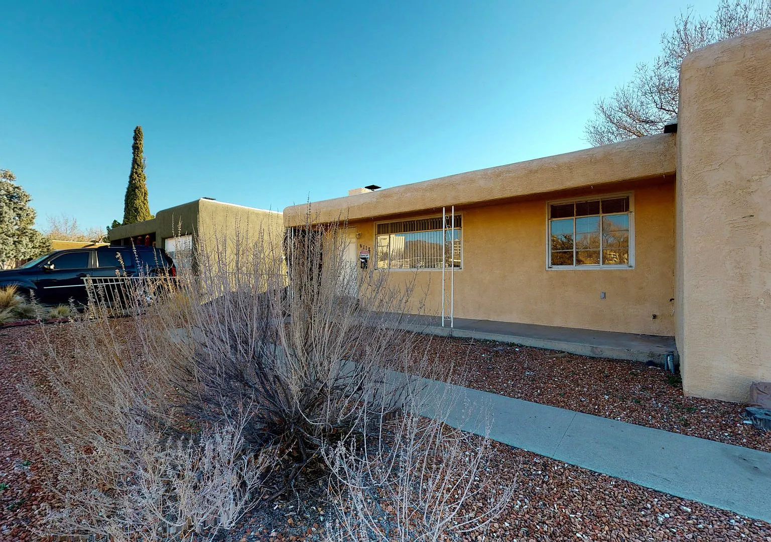 Uptown 3 Bedroom +Office 2 Bath With Garage — Photo 4