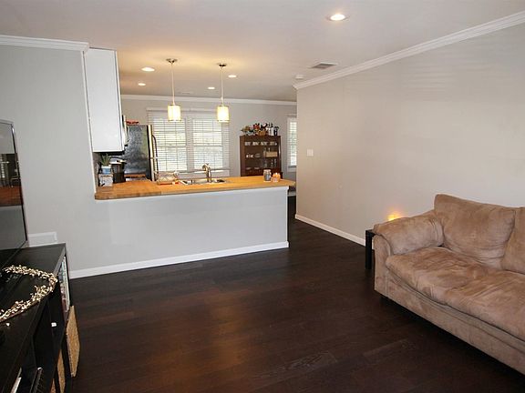 4th image of 9313 Meadowglen Dr