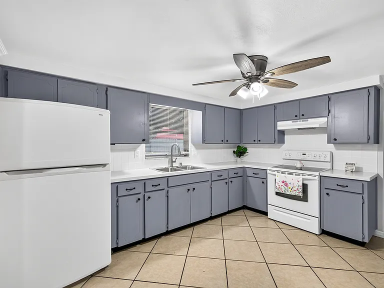 7605 Ilex Dr — Photo 11