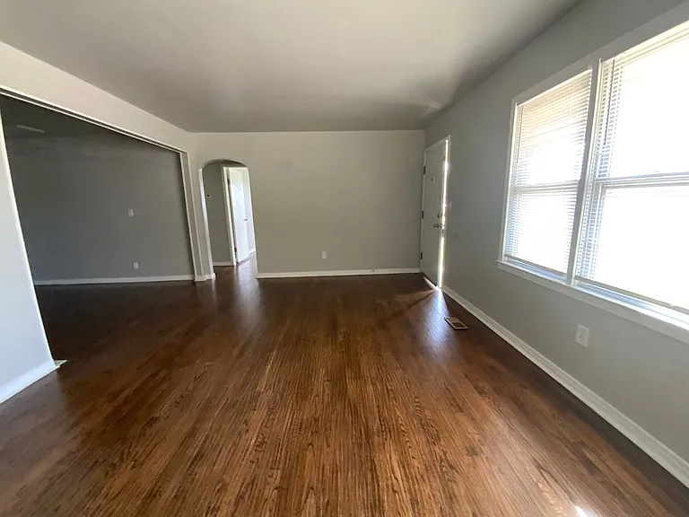 4206 N Donald Ave — Photo 13