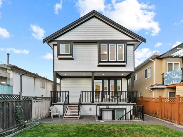 2216 Mannering Ave, Vancouver, BC V5N 3C5