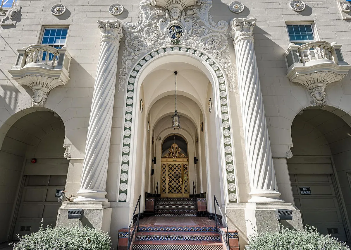 Building Photo - Larkin