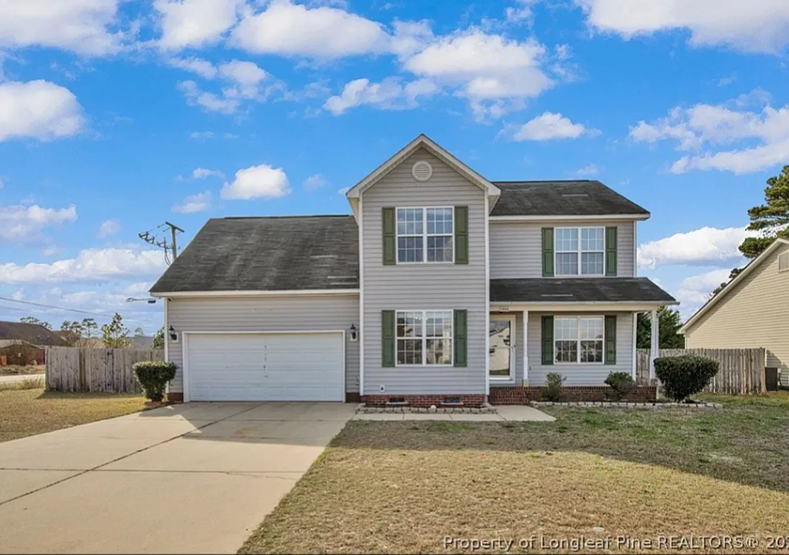 3 bedrooms, 2 full baths, 2 half bath Home! Work studio! Close to Fort Bragg and Shopping! — Photo 1