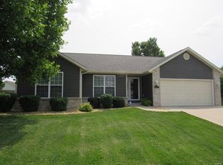 10917 Fallowfield Dr, Lebanon, IL 62254