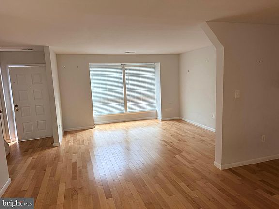 5th image of 6062 Hollow Hill Ln