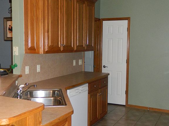 5th image of 908 Shady Creek Ln