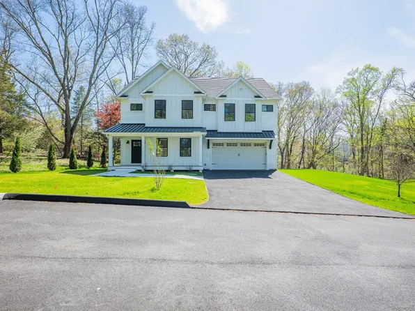 1 Brookview Heights, Shelton, CT 06484