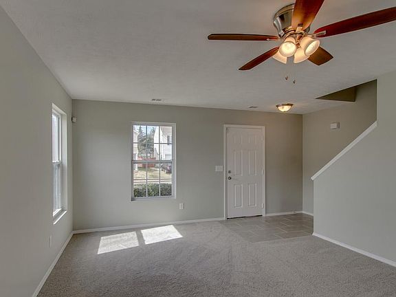 3rd image of 2869 Creekbend Dr