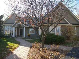 N32W23935 Rough Hill Ct, Pewaukee, WI 53072