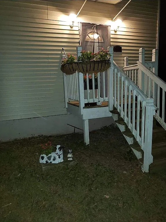 1435 River Rd photo 1