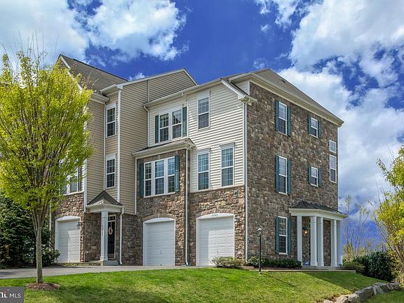 2nd image of 42442 Great Heron Sq
