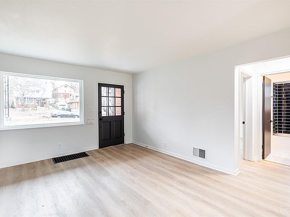 5th image of 810 Greenwich Ave