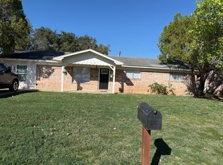1128 Vivian St, Pleasanton, TX 78064
