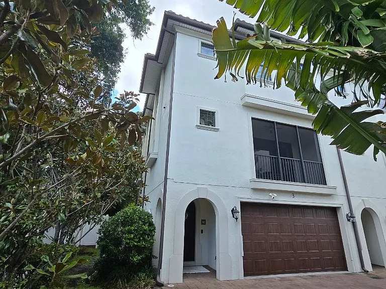 3215 W De Leon St #3 — Photo 1
