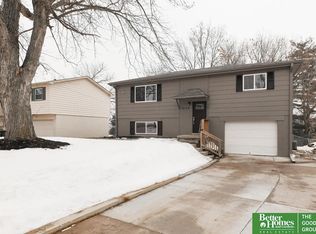9135 Grand Ave, Omaha, NE 68134