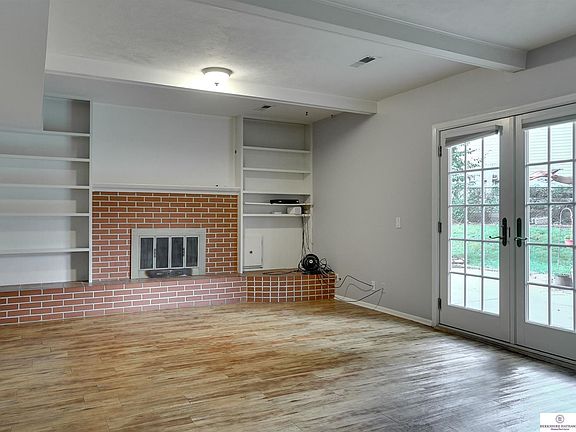 5th image of 406 Kings Dr