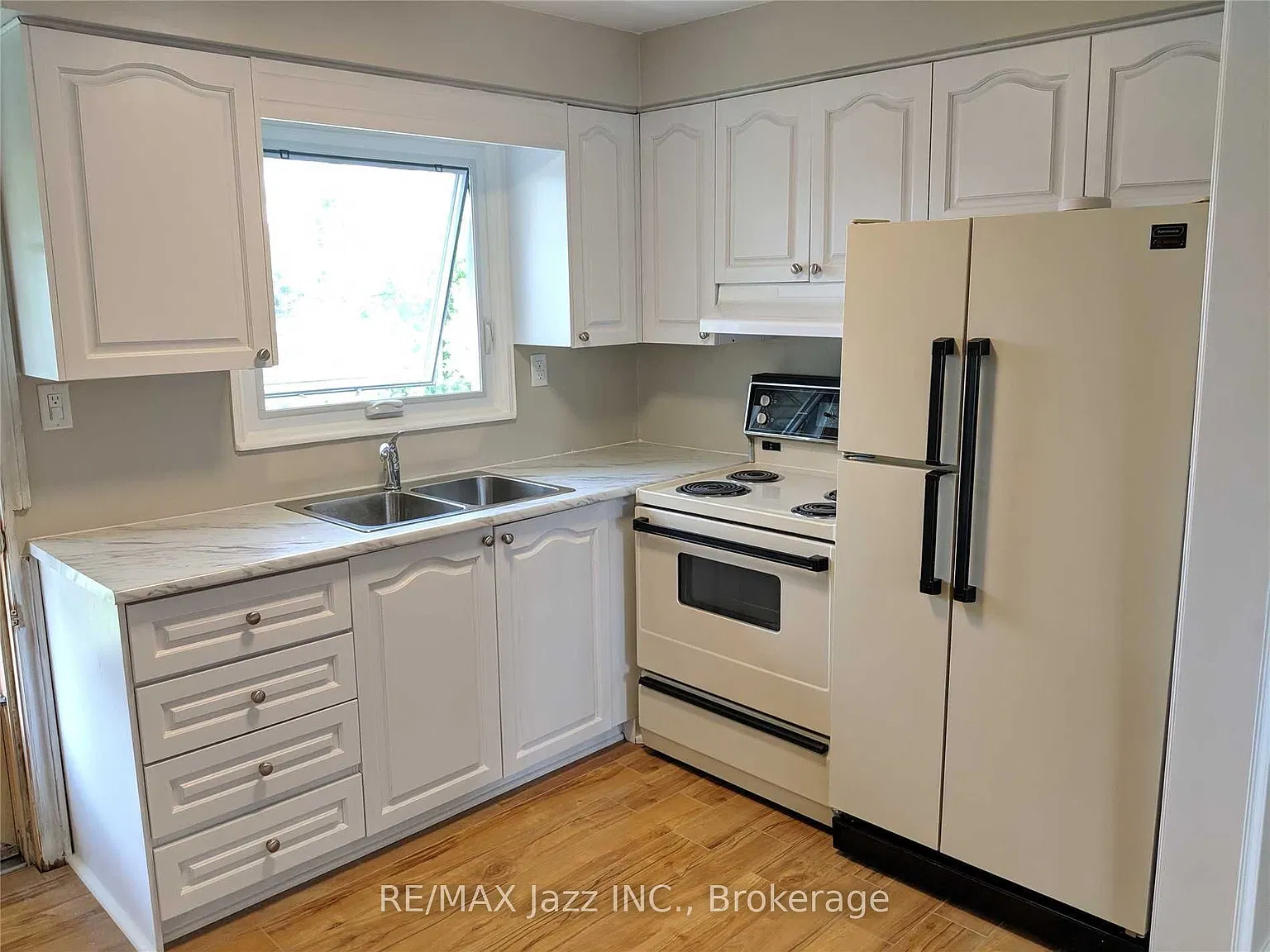 3 bed, $2,200 — Photo 4