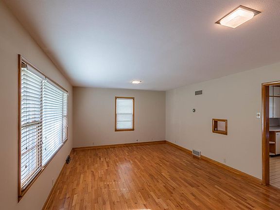 5th image of 301 Lombard St