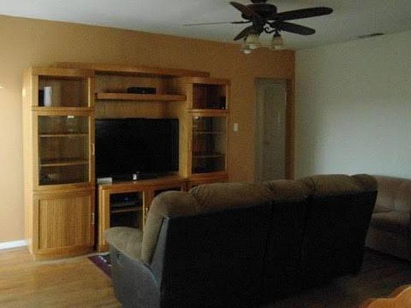 3rd image of 18819 Wilton Pl