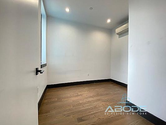5th image of 277 Evergreen Ave #2R
