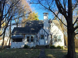 18 Meadow Rd, Poughkeepsie, NY 12603