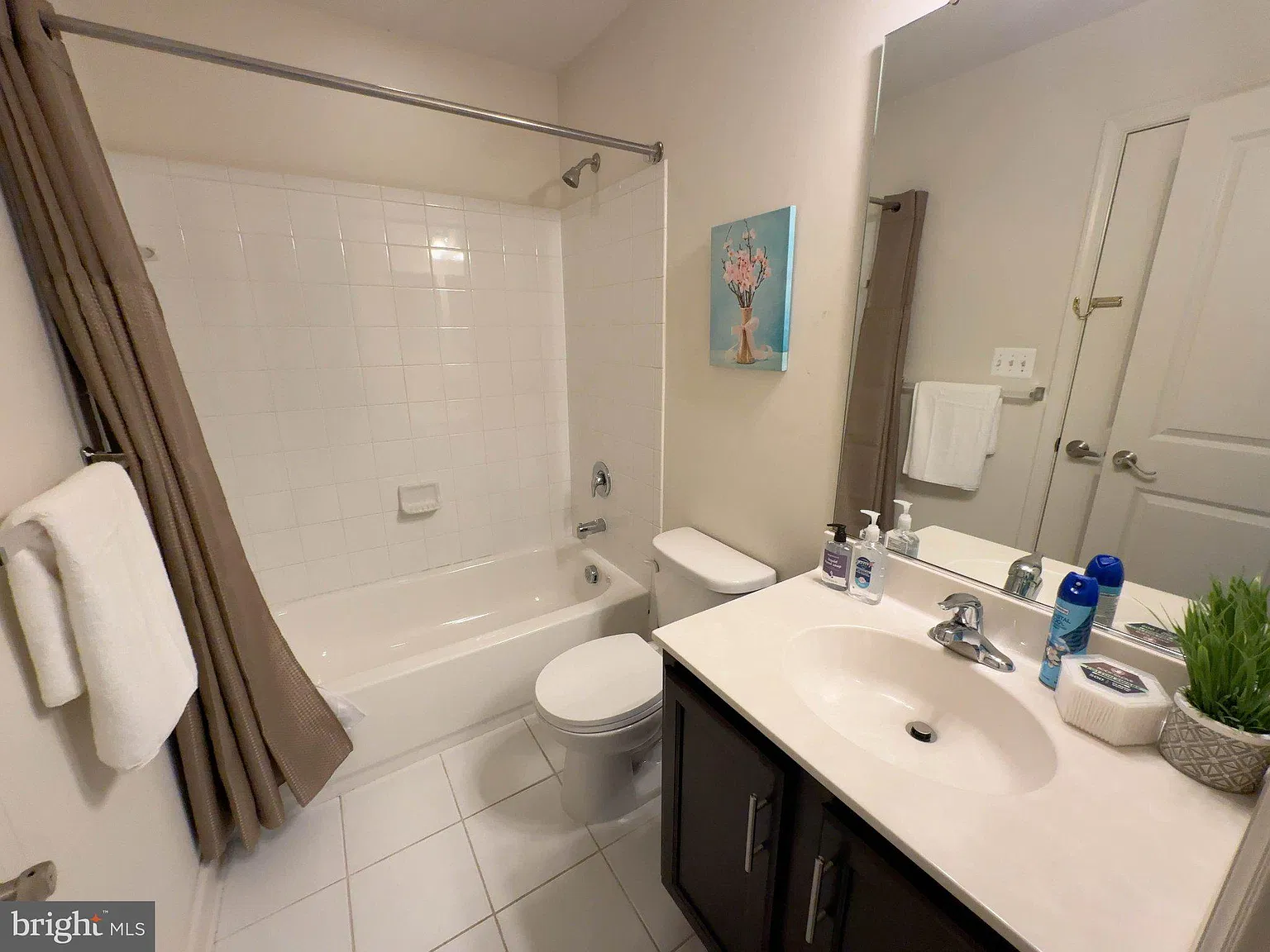 1 bed, 1.0 bath, 1600 sqft, $999 — Photo 2
