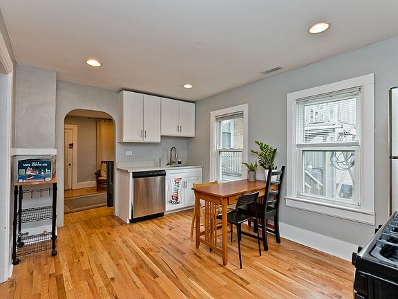 4th image of 2334 N Southport Ave #2