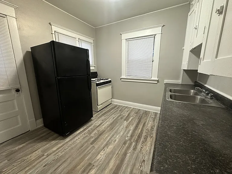 731 Park Ave — Photo 10