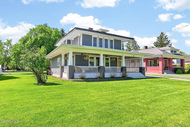 2nd image of 486 Kenwood Avenue