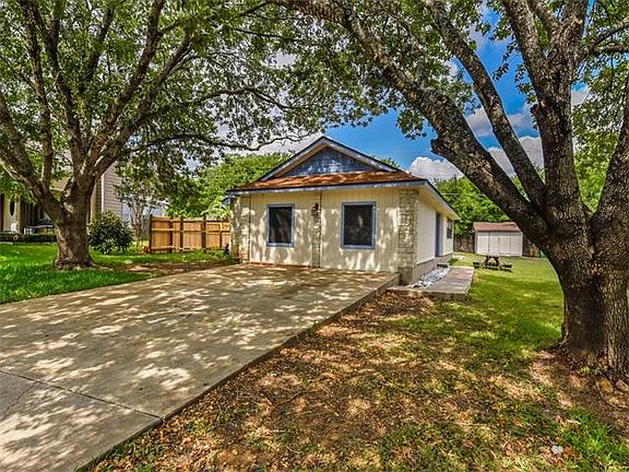 2nd image of 516 Meadowcreek Cir