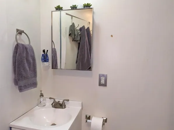 10 Evergreen Sq, Somerville, MA 02143