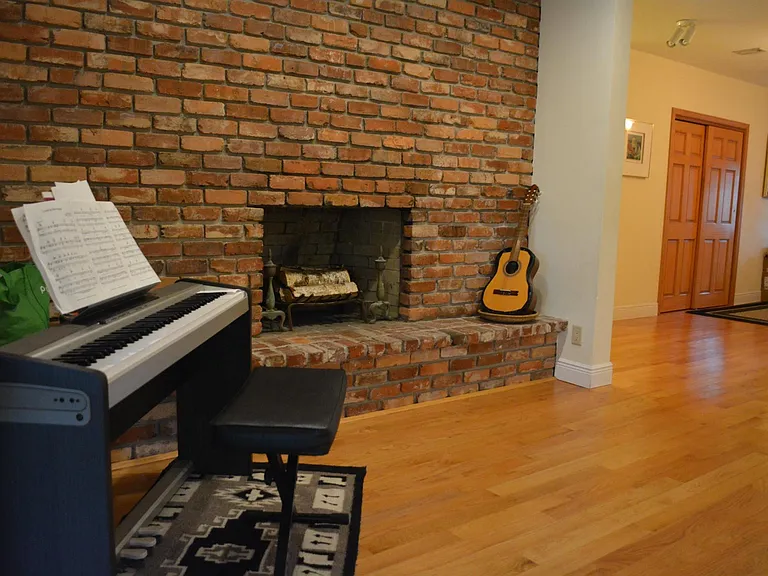 High end electric piano available to tenants
