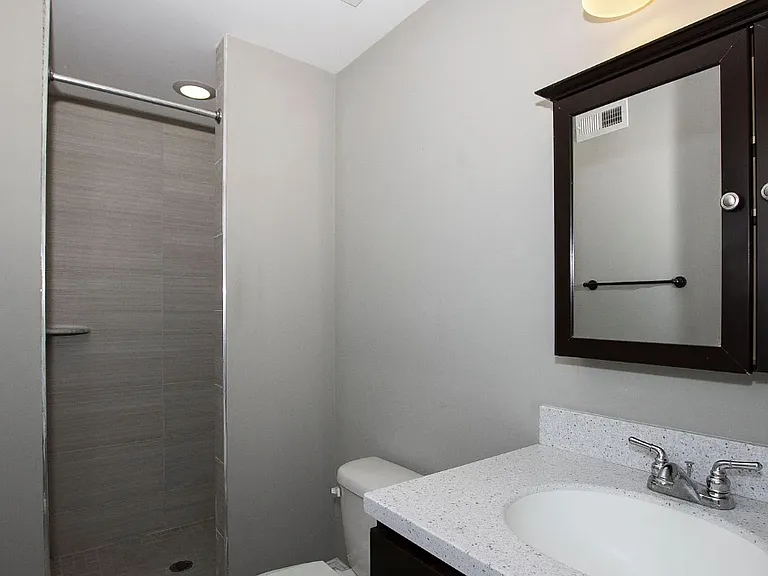 1246 Light St #B — Photo 19