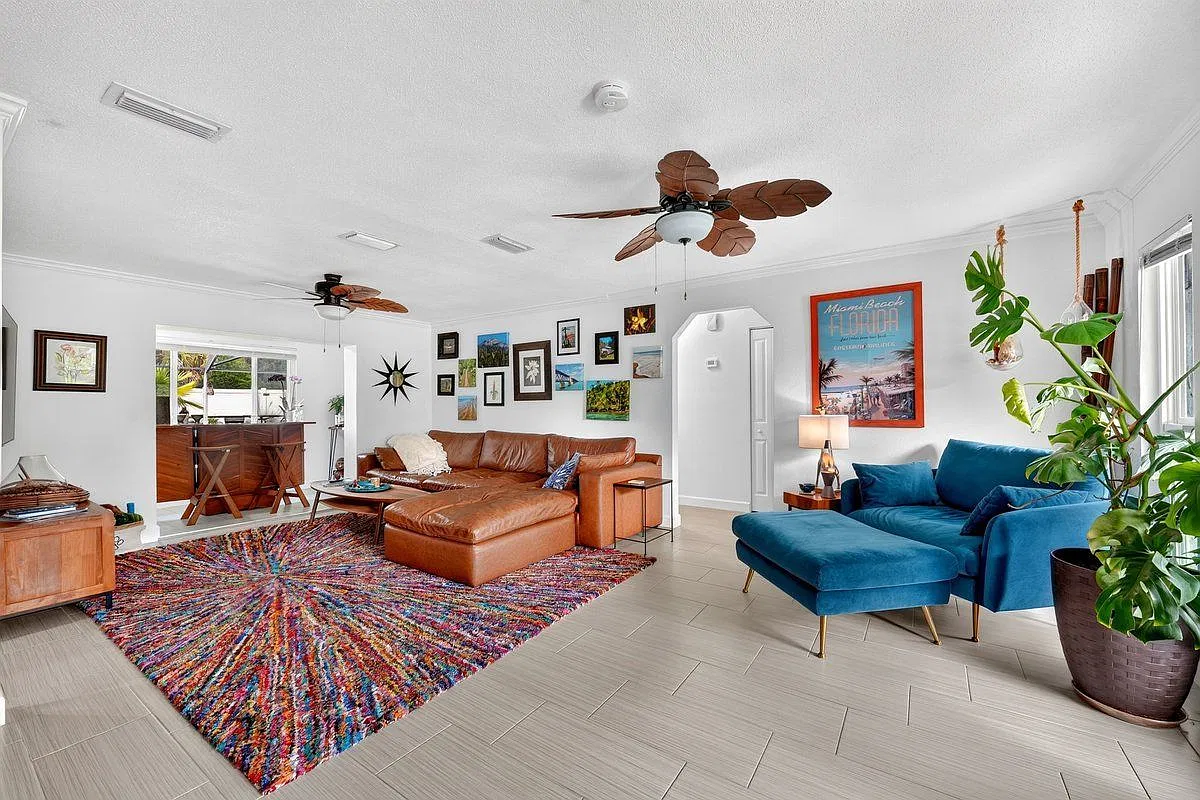 3 bed, 2.0 bath, 1599 sqft, $2,700 — Photo 2