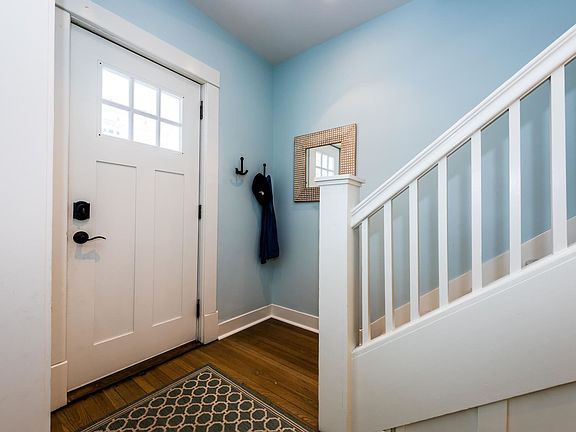 3rd image of 904 Lions Park Dr