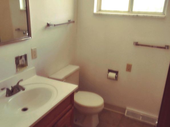 903 Blackstone Ln, Connellsville, PA 15425