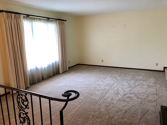 3rd image of 3401 Cheyenne Blvd