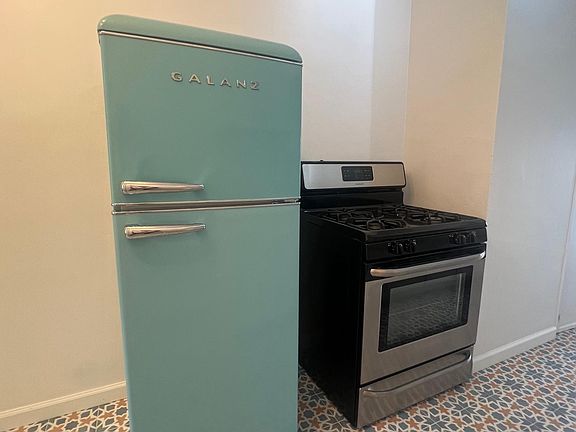 2nd image of 2355 Cove Ave #306