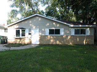 63 N Fairlawn Ave, Mundelein, IL 60060