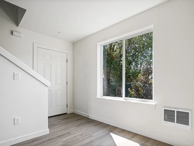 New 3 Bedroom, 2.5 Bath Townhouse in Sheridan- Pet Friendly! — Photo 7