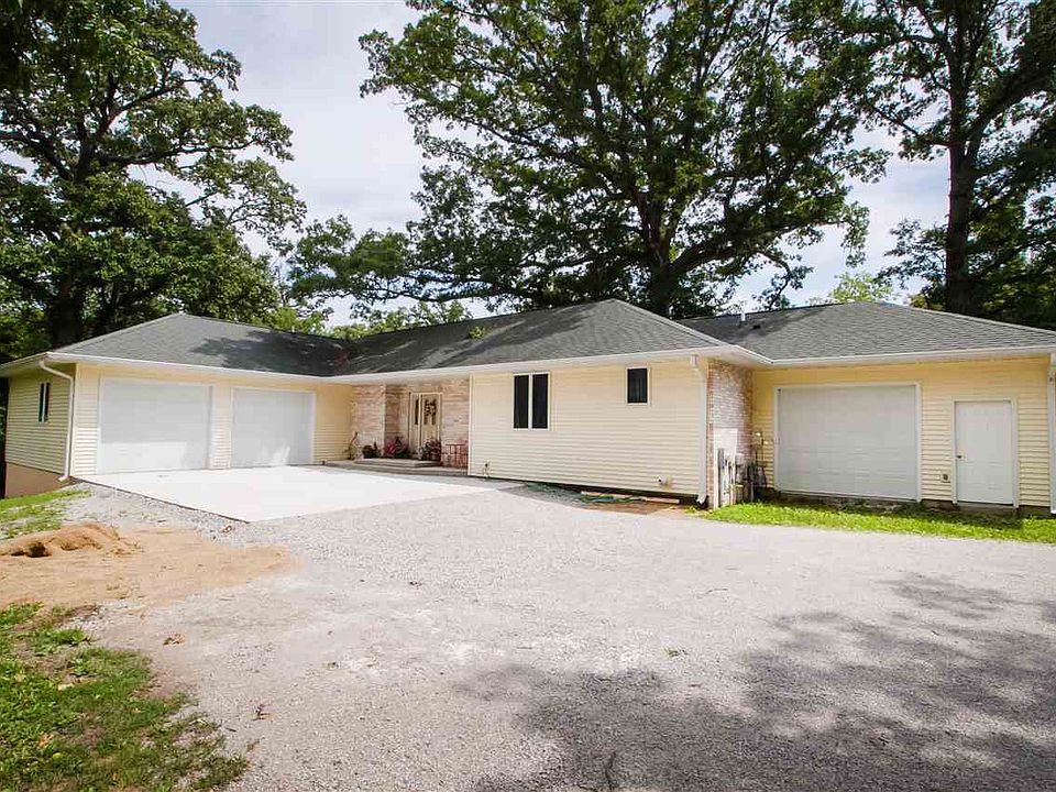 2nd image of 1524 Forest Hills Rd
